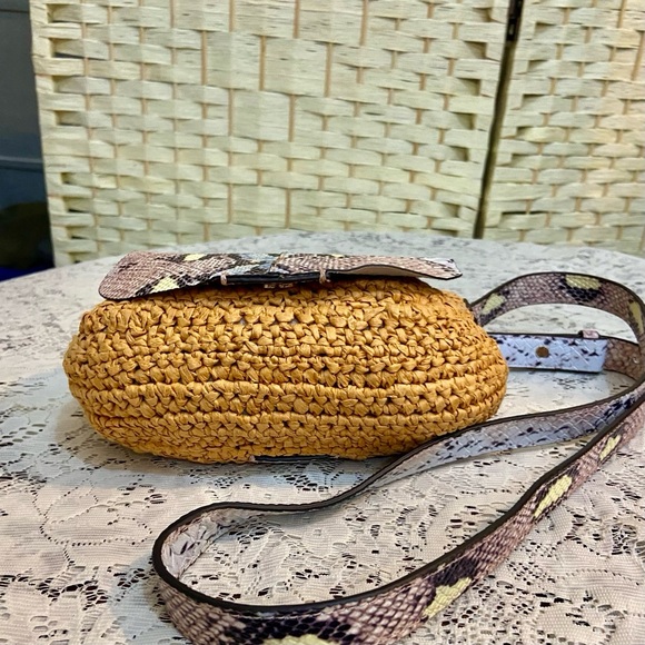 Vince Camuto ReptileLeather and Straw Crossbody 9in L x 6in H x 2in W - Picture 7 of 10